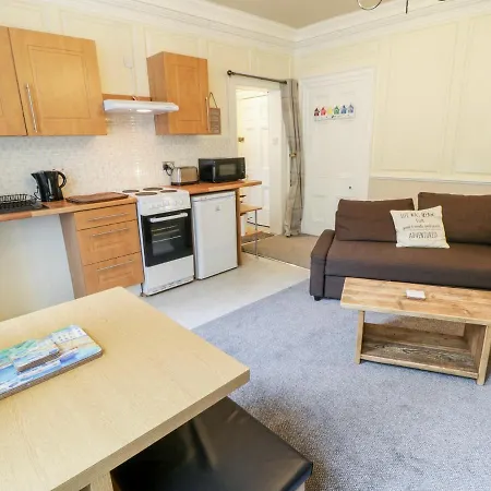 Apartment Hyding Hole *